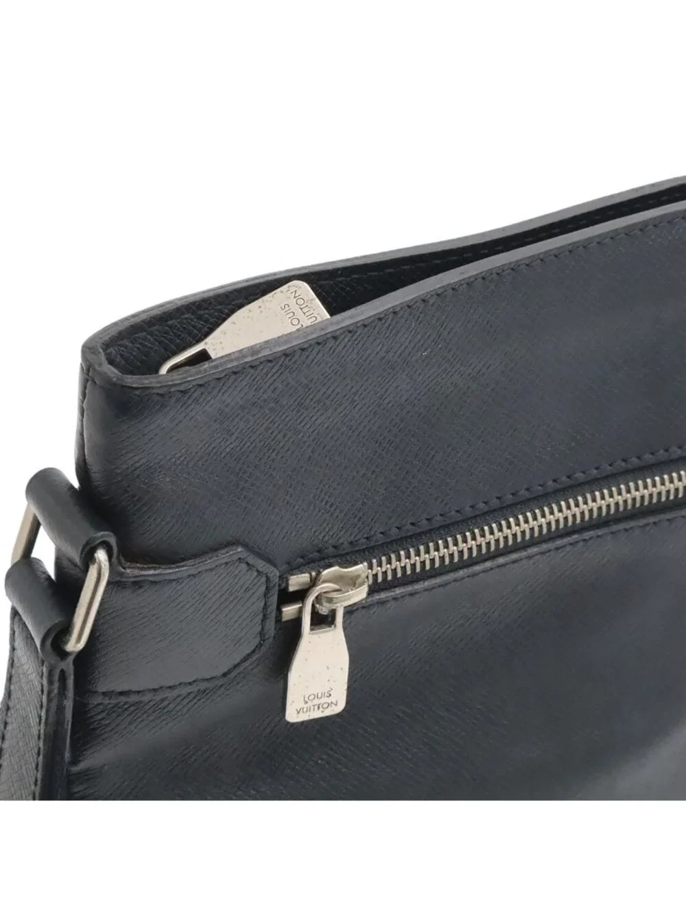 Louis Vuitton Taiga Sasha Shoulder Bag Crossbody No Gusset Boreal Navy Silver